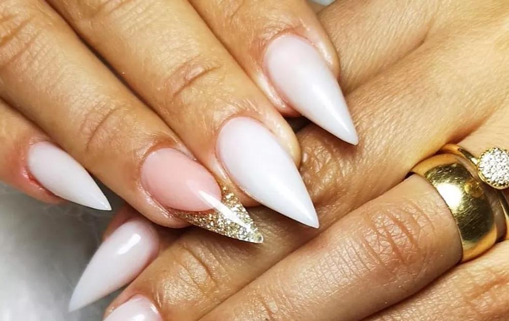 Unhas de cinema! Unhas longas e impecáveis, prontas para os holofotes.