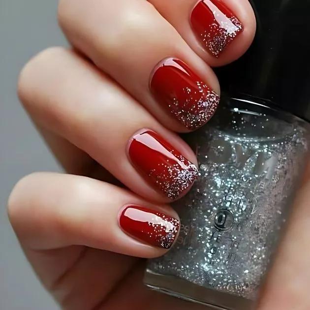 Unhas em Gel Vermelho com Prata