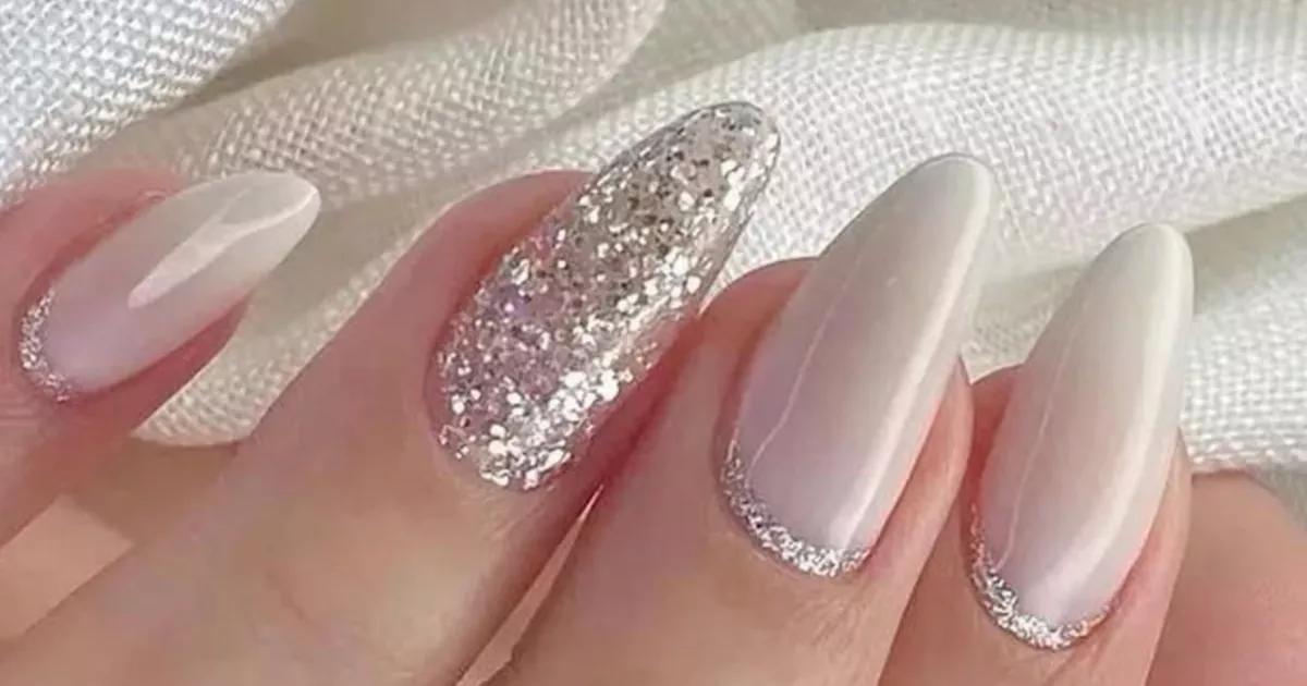 Unhas Brancas com Glitter: O Brilho que Você Procura para as Suas Mãos!