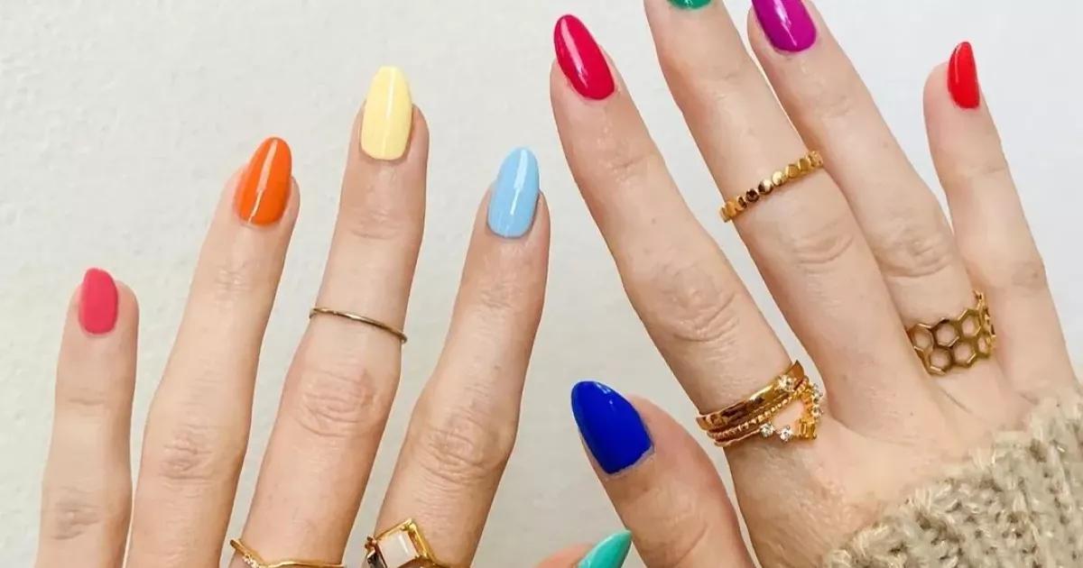 Unhas Coloridas: Um Arco-Íris de Estilo nas Pontas dos Dedos