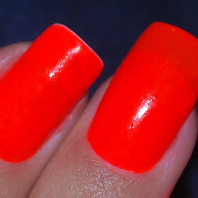 Unhas Laranja Neon: Aposte no Brilho e Arrase no Visual!