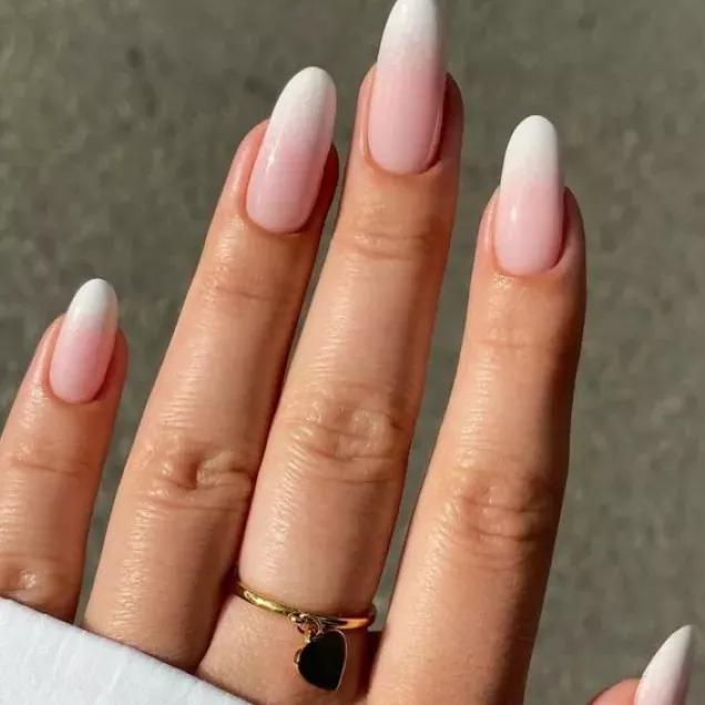 Unhas Delicadas: A Tendência que Encanta e Deixa suas Mãos ainda mais Lindas! 