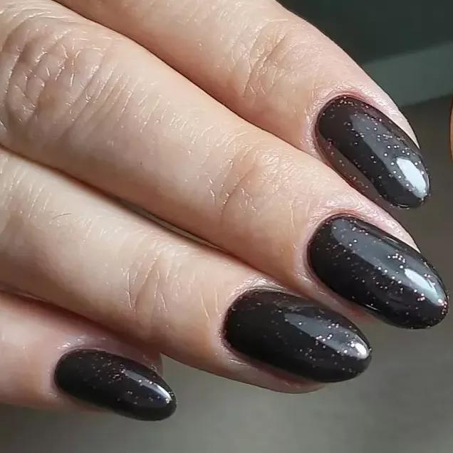 Unhas em Gel Preto: O Clássico que Nunca Sai de Moda