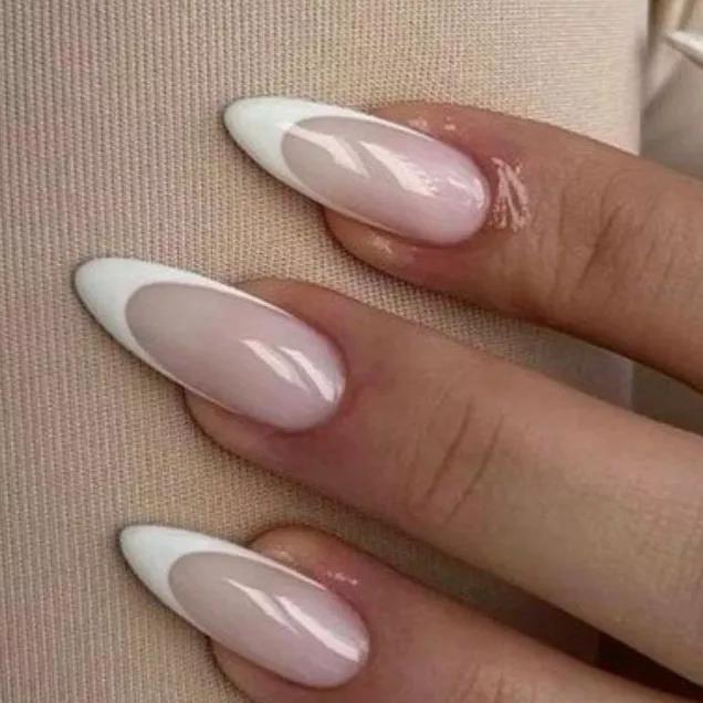 Unhas Francesinhas em Gel: O Clássico Reinventado para um Visual Sofisticado e Duradouro