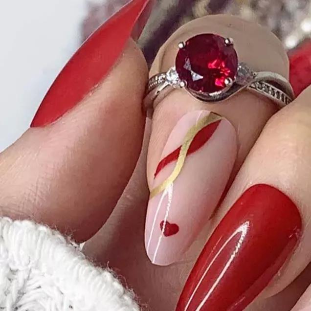 Unhas Vermelhas Delicadas: A Elegância que Combina com Tudo!