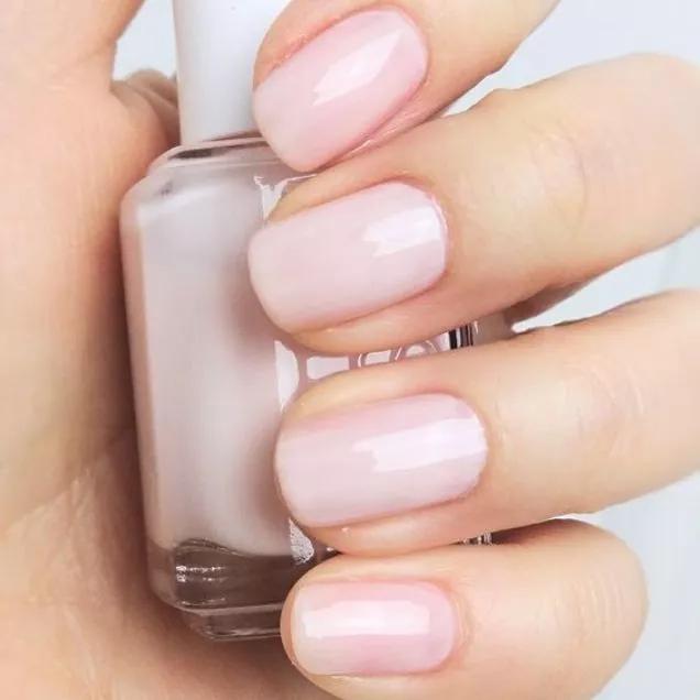 opao de O Charme Discreto do Esmalte Nude