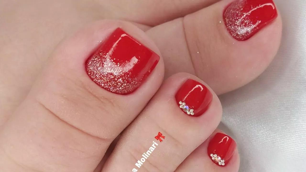 Adicione brilho às suas unhas dos pés com glitter deslumbrante! 