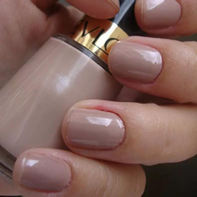 opao de O Charme Discreto do Esmalte Nude