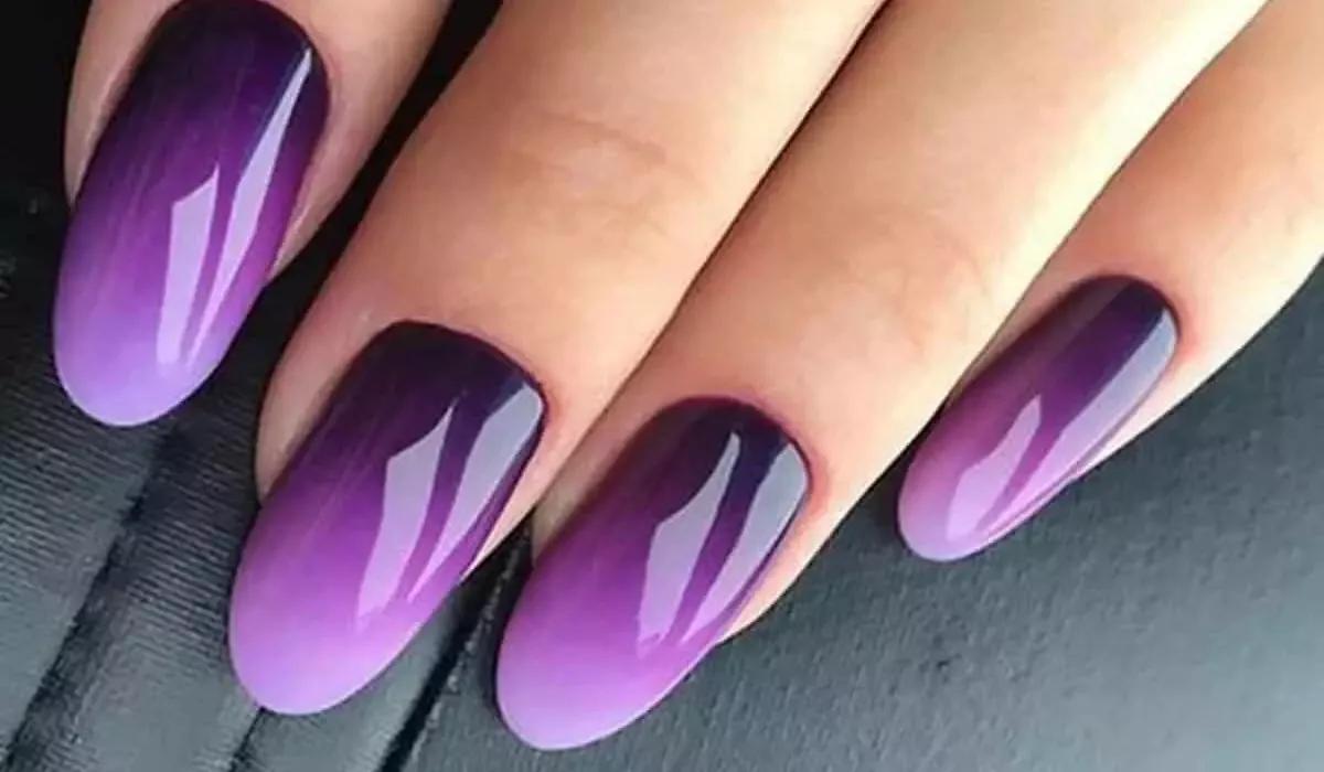 Unhas Ombré: Efeito degradê sofisticado, combinando cores que realçam seu look de formatura.