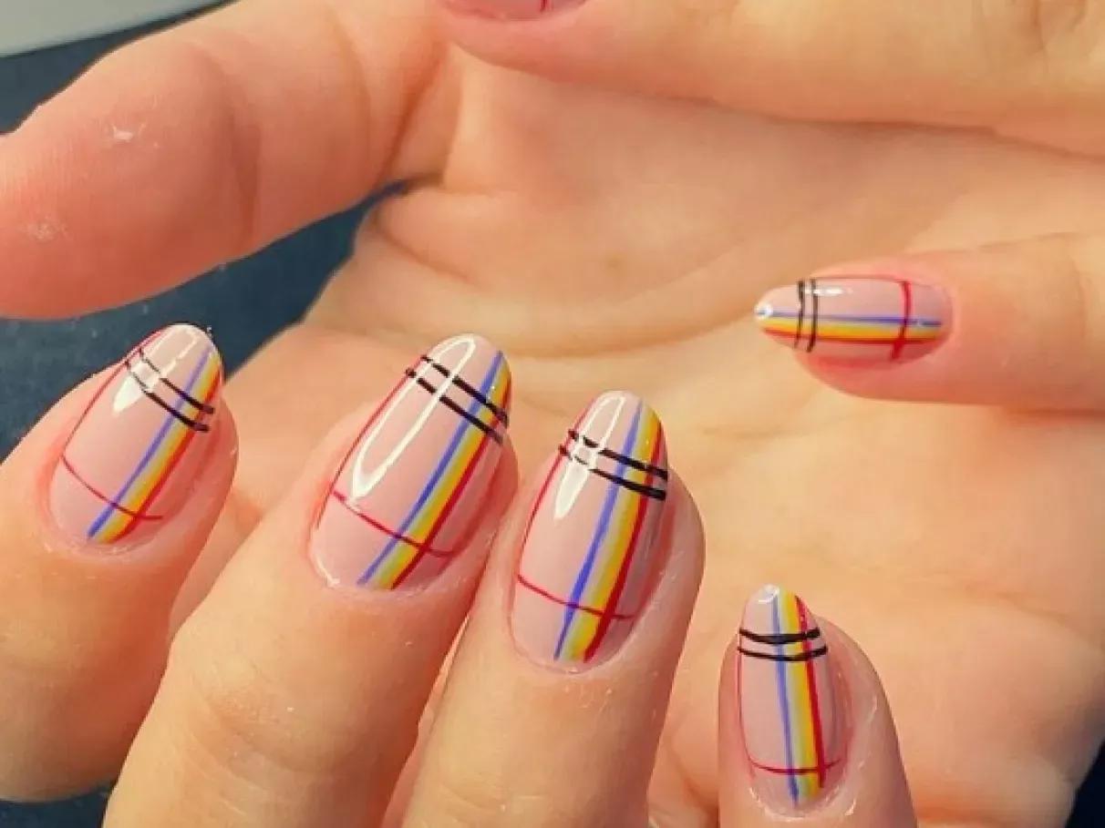 Faça parte da nossa comunidade de nail art! Poste suas unhas xadrez e marque-nos para ser destaque!