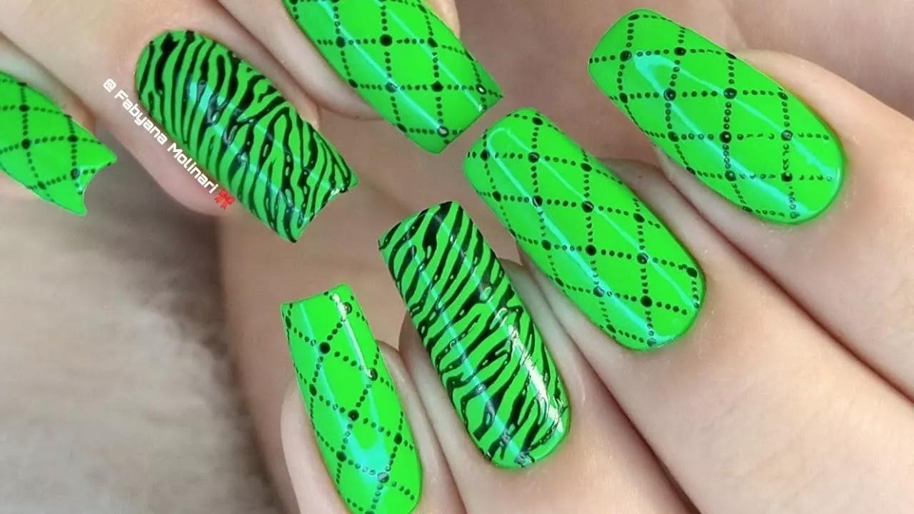 Brilhe com estilo! Experimente a tendência das unhas verde neon e destaque-se em qualquer ocasião. 