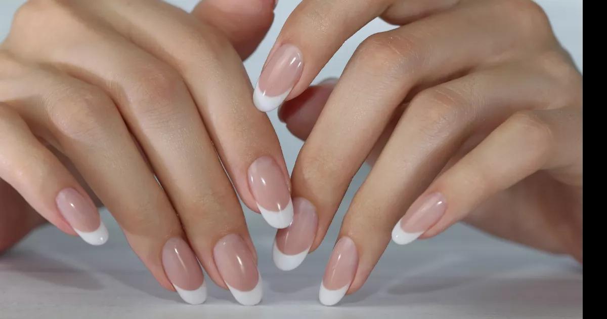 Unhas francesas: a atemporalidade que nunca sai de moda.