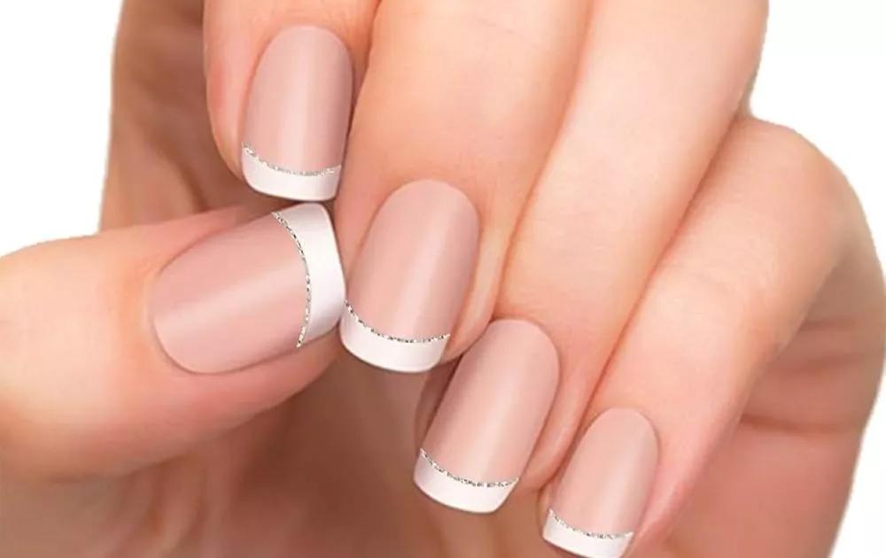 Unhas francesas: a escolha perfeita para qualquer look e ocasião.