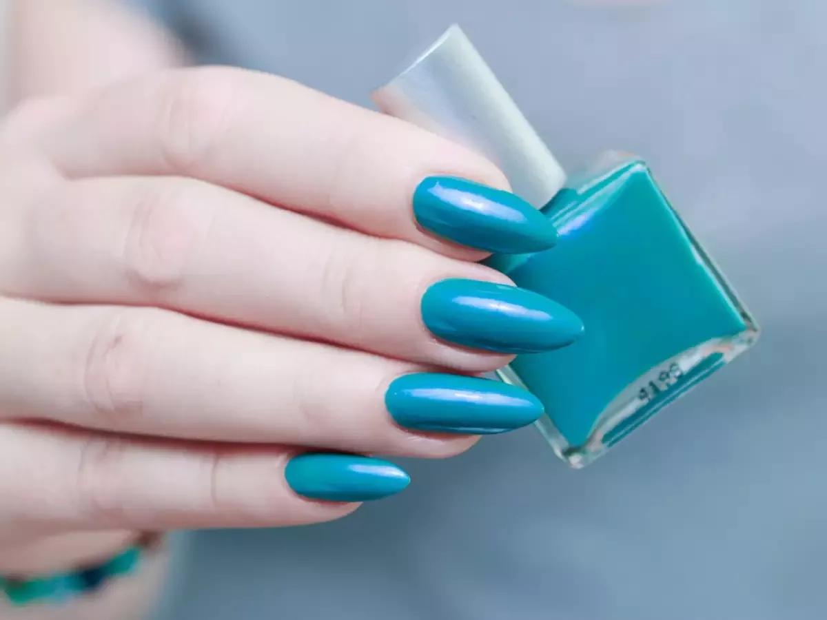 Que tal as unhas todas em azul? Perfeitas para brilhar durante as Olimpíadas!