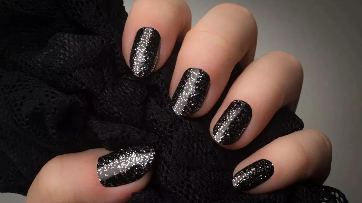 O preto nunca sai de moda, mas com glitter fica ainda mais poderoso!