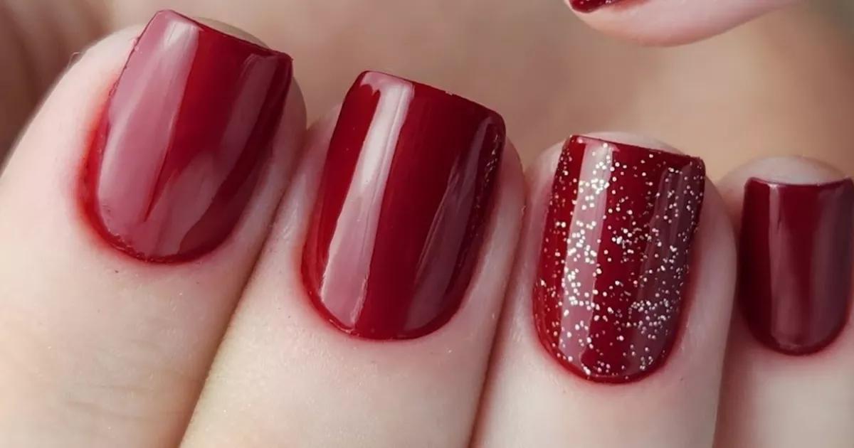 Unhas vermelhas, mil e uma possibilidades. Qual a sua favorita? 