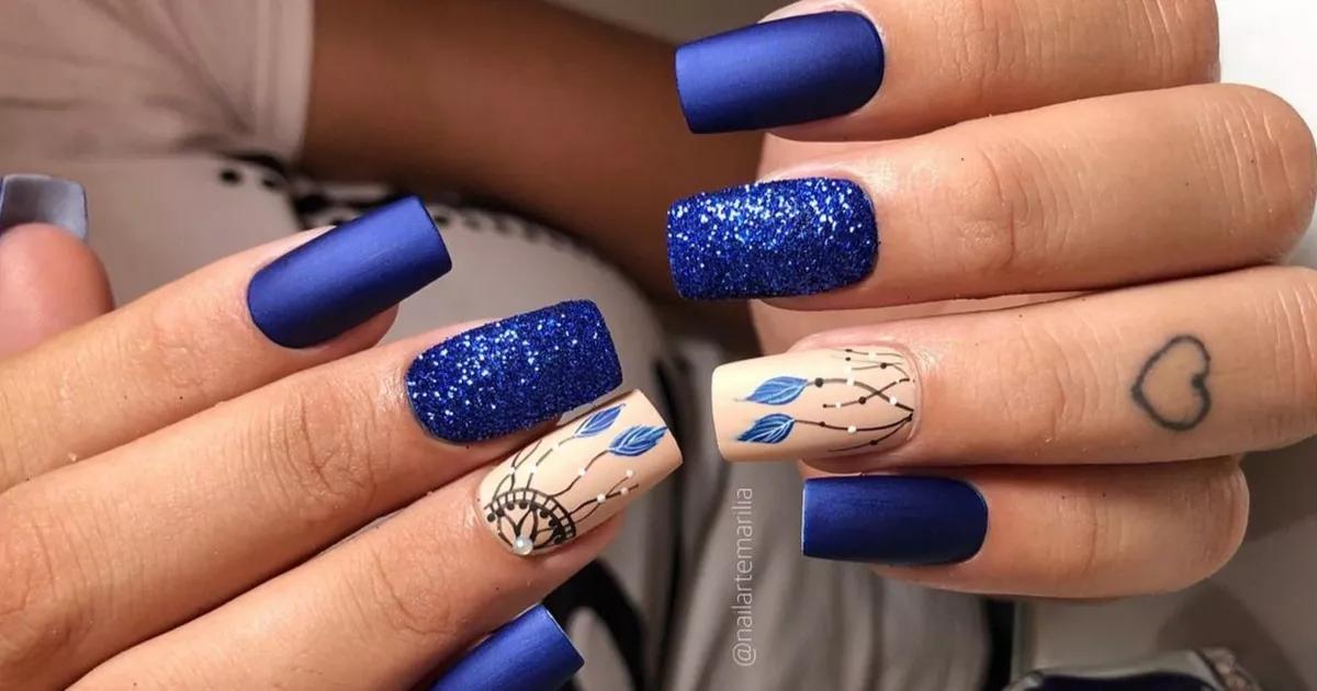 Dê um toque de elegância e sofisticação ao seu look com unhas Azul Marinho!