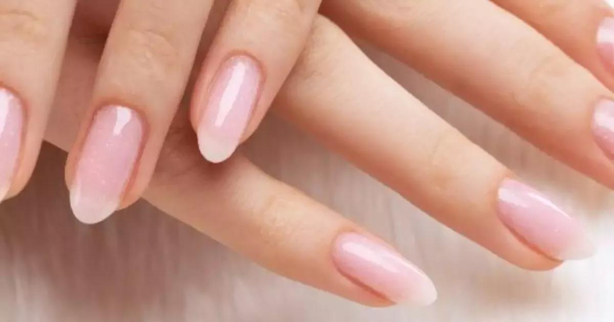 Simples e sofisticadas! Capture a beleza das unhas em gel que complementam qualquer estilo.