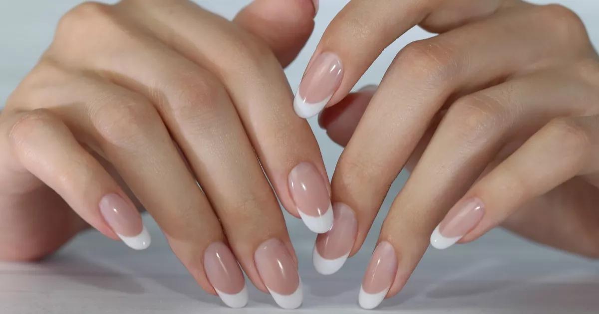 Unhas francesinhas: o clássico que nunca sai de moda.