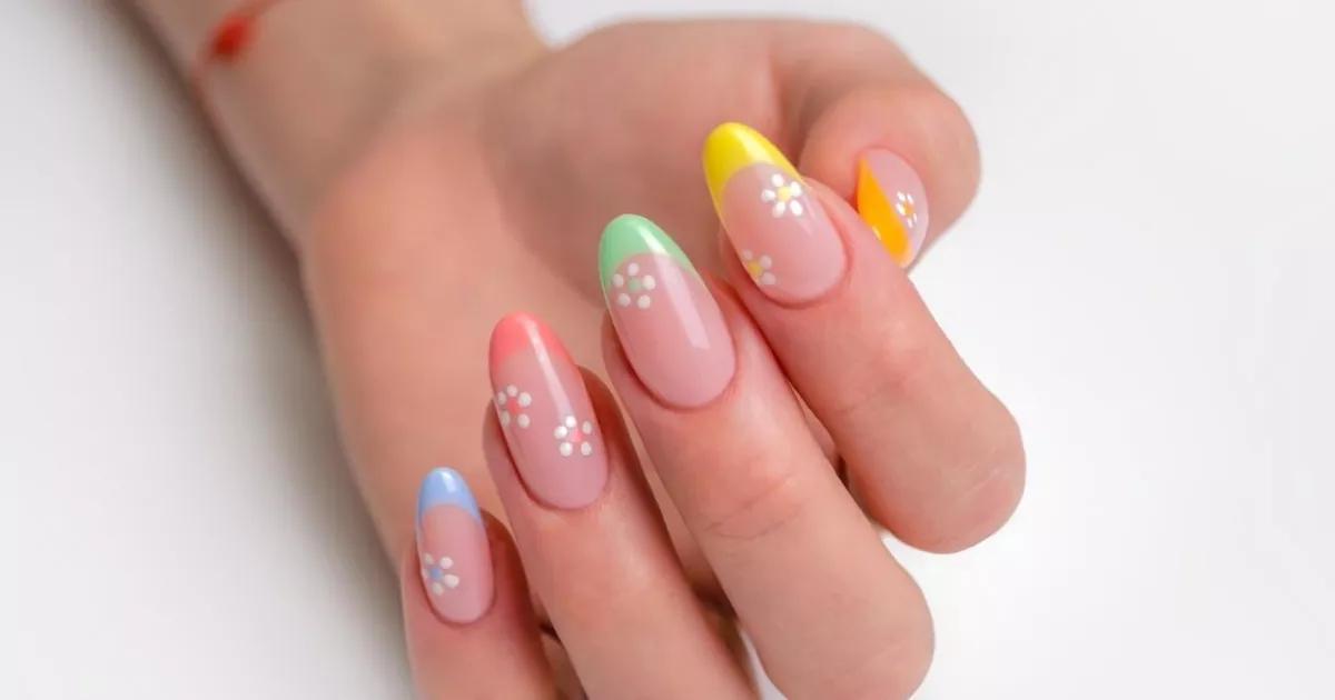 A imaginação não tem limites! As unhas da minha princesa viraram um mundo mágico com os seus personagens favoritos.