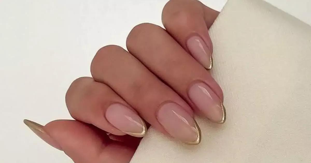 Elegância sutil: minhas unhas provam que a beleza está na simplicidade. 