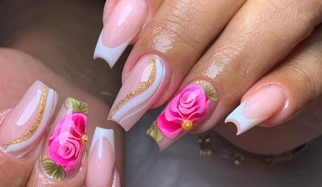 Detalhes que fazem toda a diferença! As unhas encapsuladas trazem um toque de arte e durabilidade, mantendo a beleza por semanas. Perfeitas para quem adora se destacar.