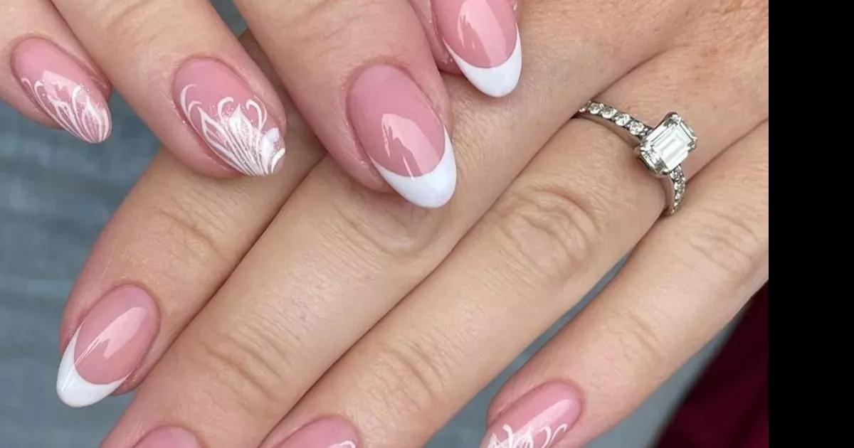 Perfeitas para qualquer ocasião, as unhas francesinhas em gel adicionam um charme especial. Qual é o seu estilo?