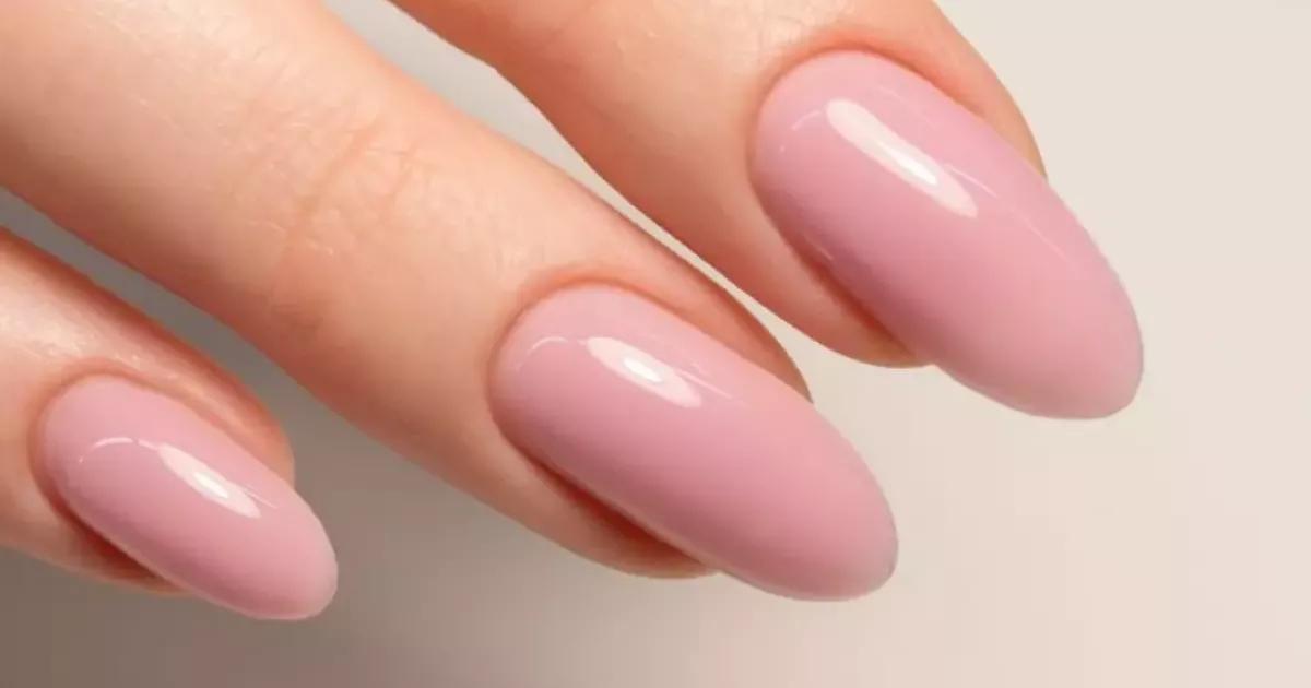 Elegância na simplicidade! Unhas de gel perfeitas para destacar sua sofisticação natural.