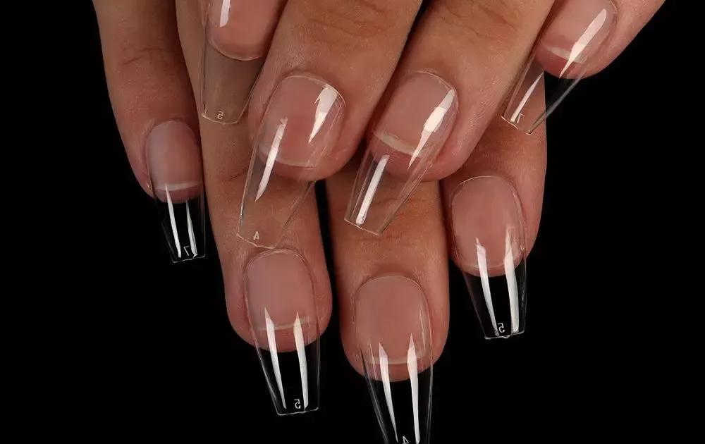 Essas unhas postiças realistas são tudo o que você precisa para um look impecável e duradouro. 