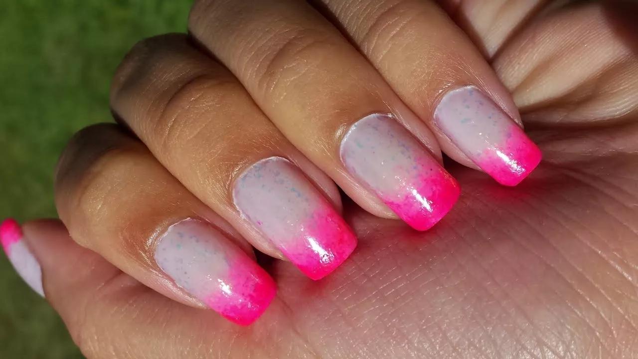 Sofisticação em degradê! Unhas rosas com francesinha degradê, para um toque moderno no clássico.