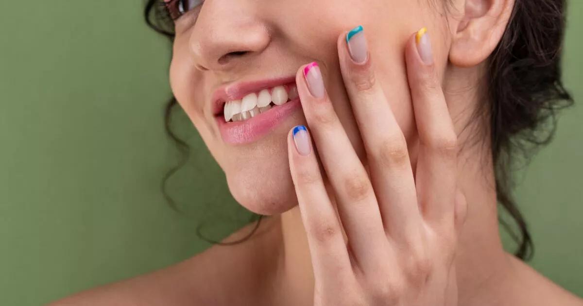 O equilíbrio perfeito entre o quadrado e o oval! Unhas squoval oferecem um acabamento suave e versátil, ideal para quem valoriza conforto e estilo.