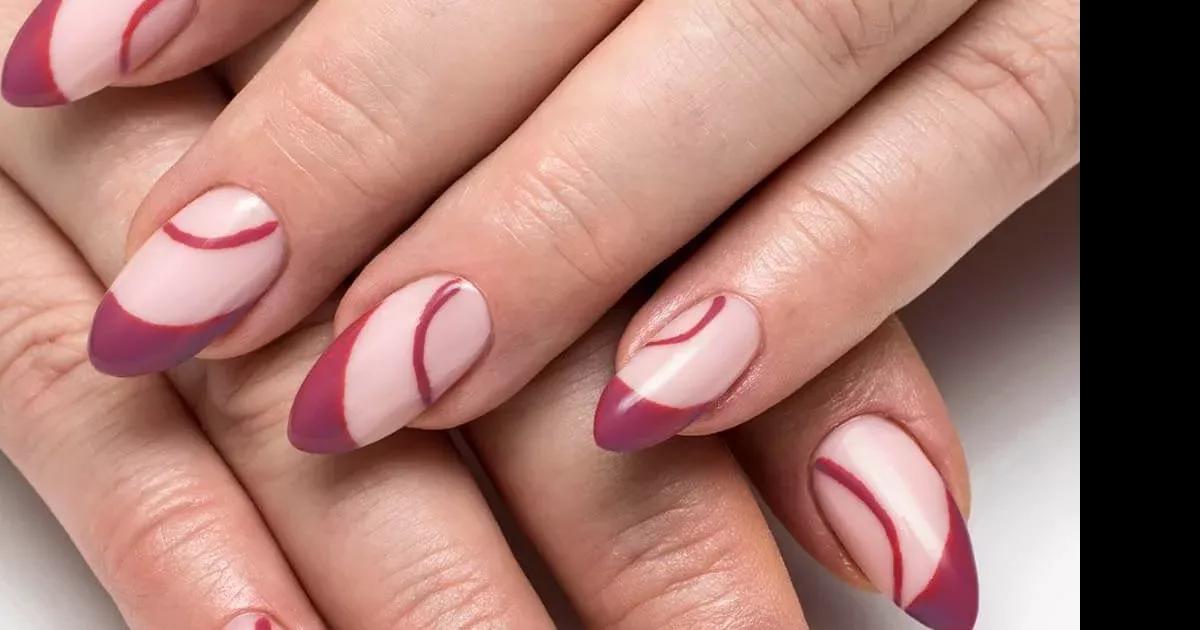 Simplicidade que encanta! Unhas vermelhas com desenhos minimalistas, perfeitas para destacar sua elegância sutil.