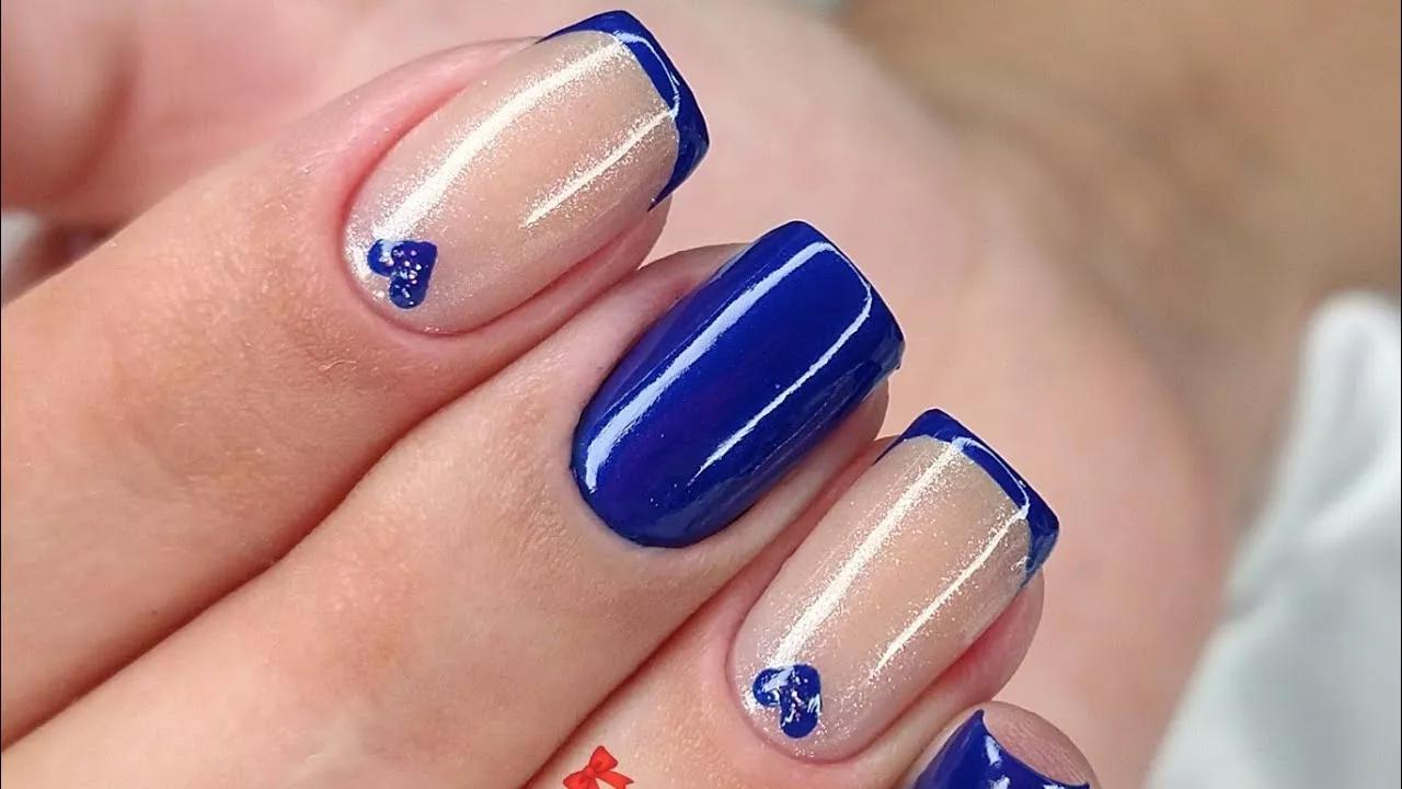 Azul marinho, a cor da elegância e da confiança. Unhas que transmitem segurança e estilo.