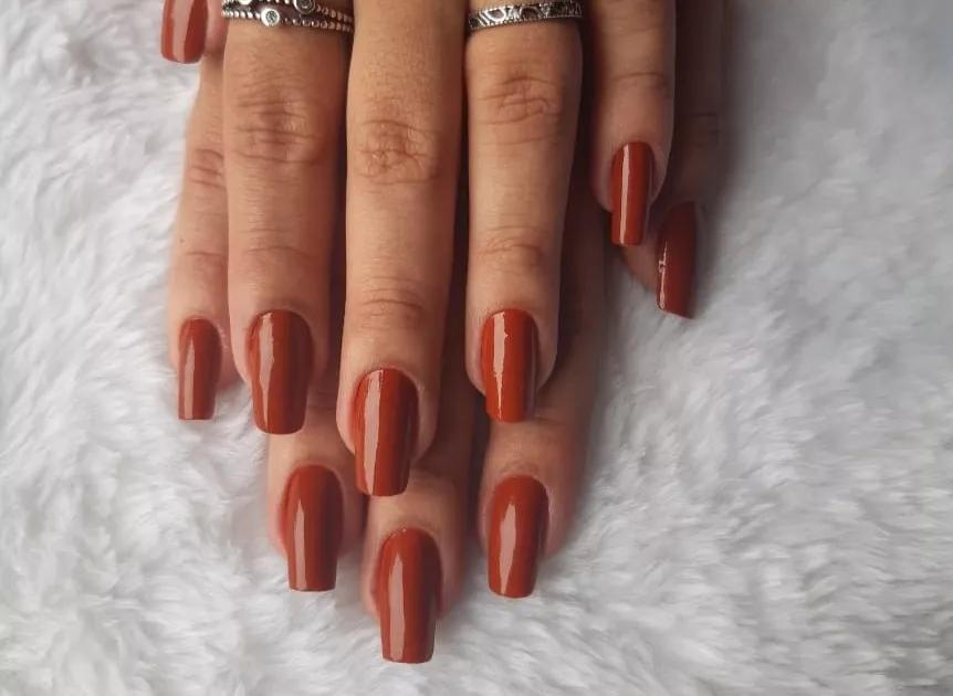 Unhas terrosas para um look mais natural e elegante.  Perfeita para o outono/inverno! 